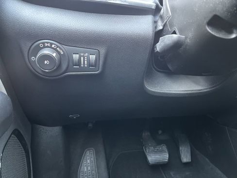 Used 2022 Jeep Compass Limited w/ Sun and Sound Group image 18