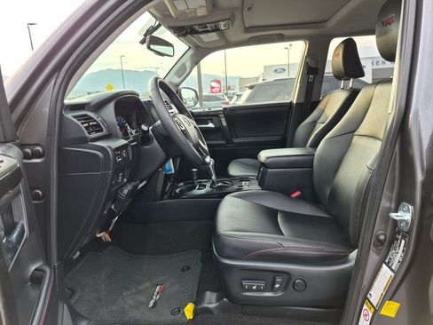 Used 2019 Toyota 4Runner TRD Off-Road Premium AWD/4WD image 17