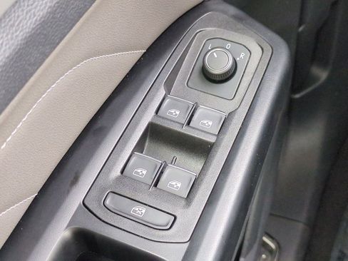 Used 2021 Volkswagen Atlas Cross Sport SE w/ Panoramic Sunroof Package image 25