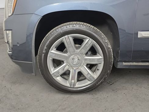 Used 2019 Cadillac Escalade Premium Luxury AWD/4WD image 9
