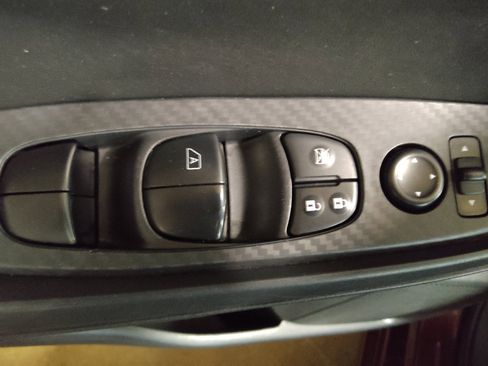 Used 2024 Nissan Sentra SV FWD image 27