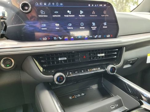 New 2025 Chevrolet Suburban Premier w/ Sun And Tow Package image 23