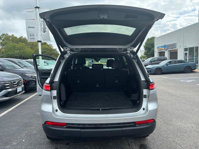 Certified 2025 Jeep Grand Cherokee Altitude AWD/4WD image 44