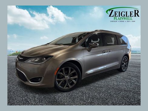 Used 2018 Chrysler Pacifica Limited w/ Tire & Wheel Group FWD image 1