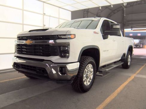 Used 2024 Chevrolet Silverado 2500 LT AWD/4WD image 1
