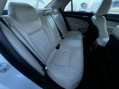 Used 2022 Chrysler 300 Touring L image 24