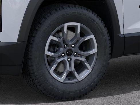 New 2026 Chevrolet Equinox ACTIV w/ Convenience Package III FWD image 9