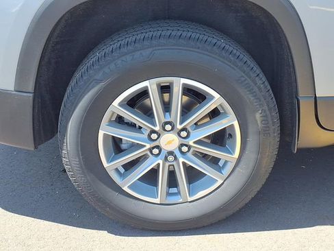 Used 2023 Chevrolet Traverse LT FWD image 28