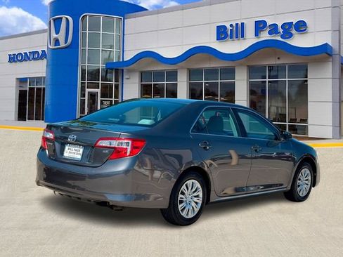 Used 2013 Toyota Camry LE FWD image 6