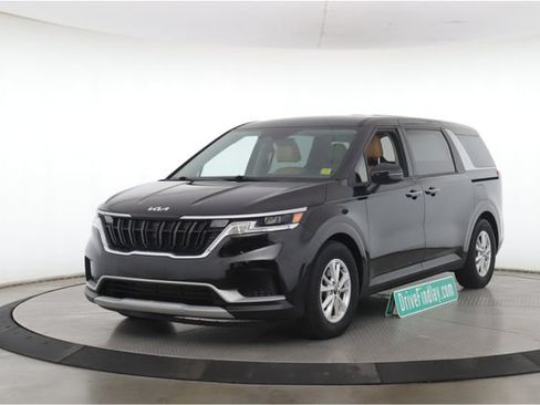 Used 2022 Kia Carnival LX FWD image 10