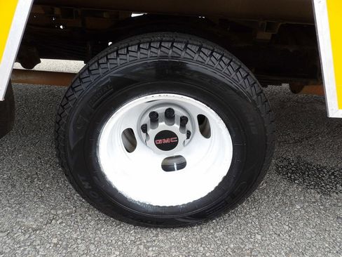 Used 2022 GMC Savana 3500 Extended w/ Power Convenience Package RWD image 44