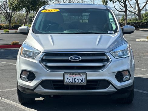 Used 2017 Ford Escape SE image 9