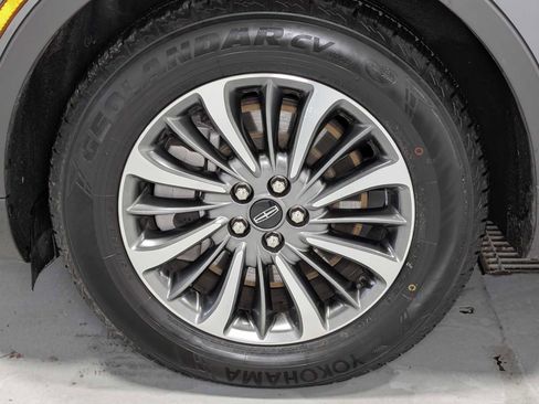 Certified 2023 Lincoln Nautilus AWD w/ Premium Package image 3