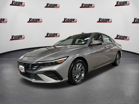 Used 2024 Hyundai Elantra SEL image 1