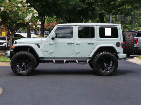Used 2024 Jeep Wrangler Unlimited Sahara AWD/4WD image 5