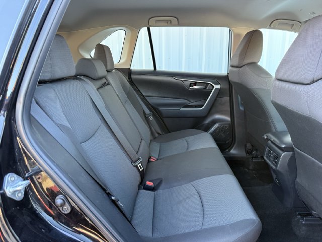 Used 2025 Toyota RAV4 XLE AWD/4WD image 32