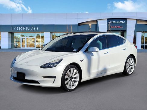 Used 2020 Tesla Model 3 Standard Range image 1