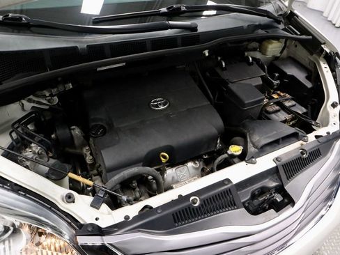 Used 2015 Toyota Sienna XLE Premium image 17
