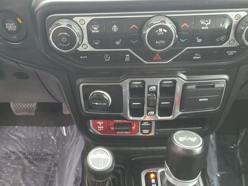Used 2021 Jeep Wrangler Unlimited Rubicon w/ Dual Top Group AWD/4WD image 19