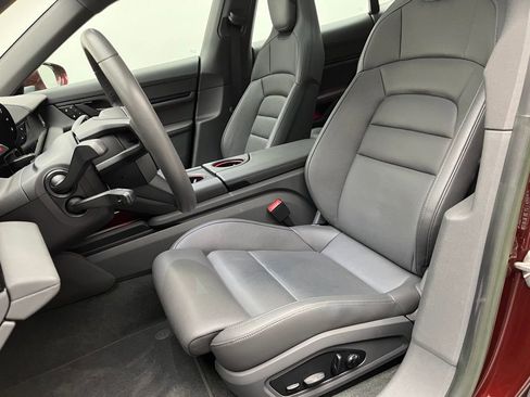 Used 2022 Porsche Taycan image 5