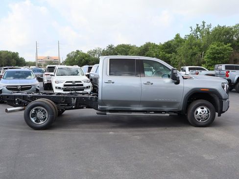 New 2026 GMC Sierra 3500 SLE w/ SLE Convenience Package AWD/4WD image 4