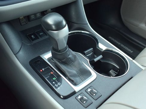 Used 2018 Toyota Highlander XLE AWD/4WD image 64