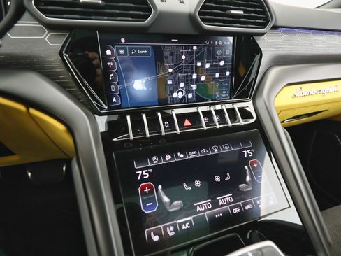 Used 2022 Lamborghini Urus image 40