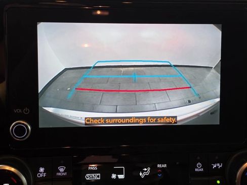 Used 2023 Toyota Highlander XLE AWD/4WD image 19