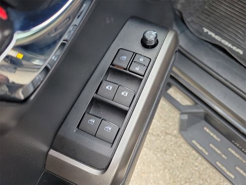 Used 2022 Toyota Tacoma Limited image 14