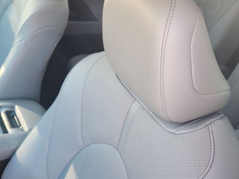 Used 2021 Toyota Highlander Limited image 16