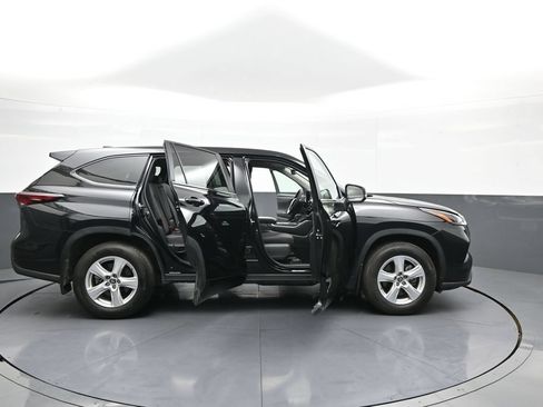 Certified 2025 Toyota Highlander LE AWD/4WD image 43