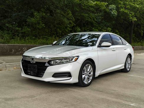 Used 2018 Honda Accord LX image 5