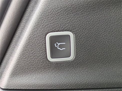 New 2026 Chrysler Pacifica Limited w/ Trailer Tow Group image 13