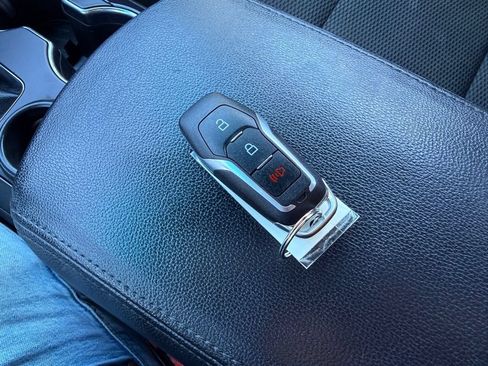 Used 2017 Ford Explorer XLT FWD image 37