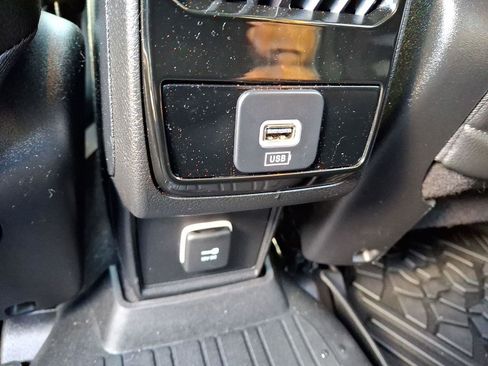 Used 2023 Jeep Compass Latitude image 11