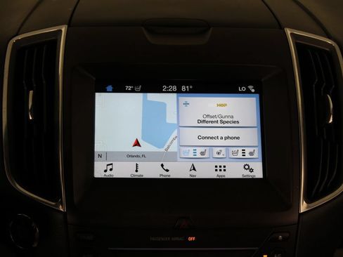 Used 2018 Ford Edge Titanium w/ Equipment Group 301A AWD/4WD image 7
