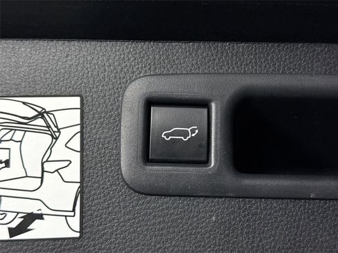 Certified 2024 Toyota Highlander XLE image 57