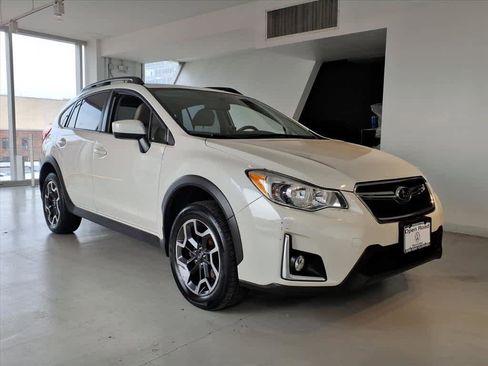 Used 2017 Subaru Crosstrek 2.0i Premium w/ Moonroof Package image 3