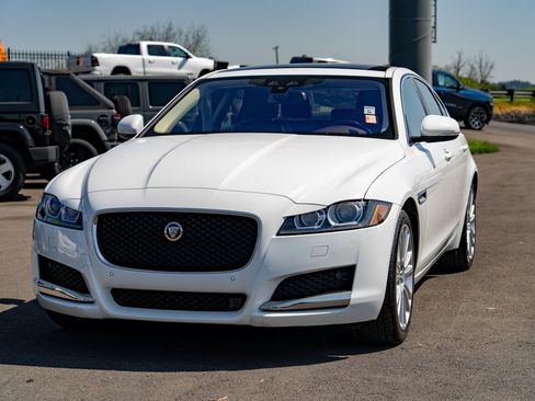 Used 2018 Jaguar XF Prestige image 4
