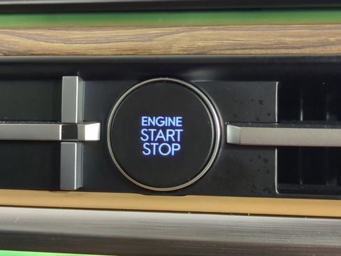 Used 2025 Hyundai Santa Fe Limited image 38