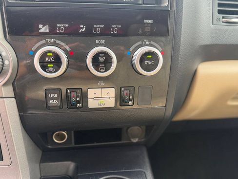 Used 2015 Toyota Sequoia Platinum AWD/4WD image 95