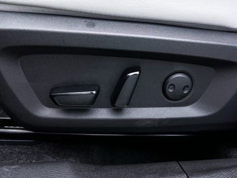 New 2025 Mitsubishi Outlander SE image 13