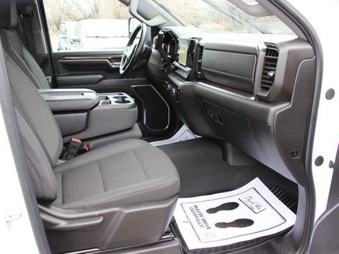 Used 2024 Chevrolet Silverado 2500 LT w/ Convenience Package image 17