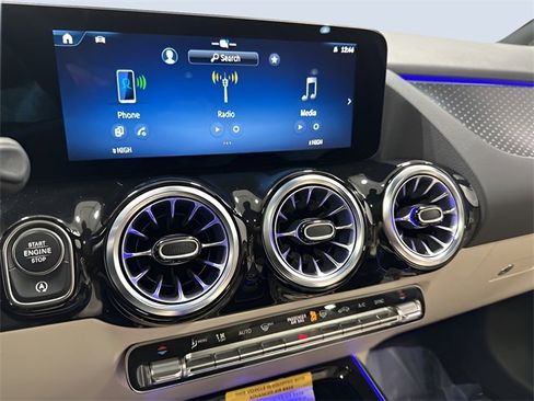 Used 2025 Mercedes-Benz GLA 250 4MATIC image 22