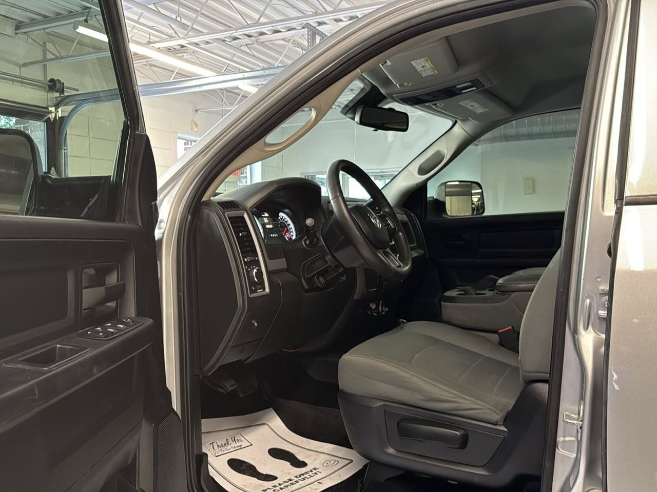 Used 2015 RAM 3500 Tradesman w/ Chrome Appearance Group AWD/4WD image 7
