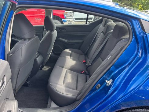 Used 2025 Nissan Altima 2.5 SV FWD image 25