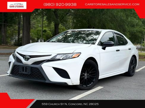 Used 2019 Toyota Camry SE FWD image 1