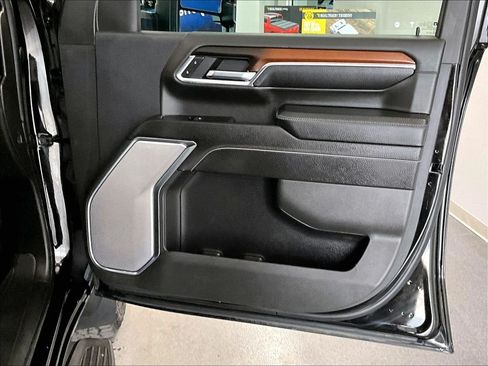 Used 2024 GMC Sierra 3500 Denali AWD/4WD image 12