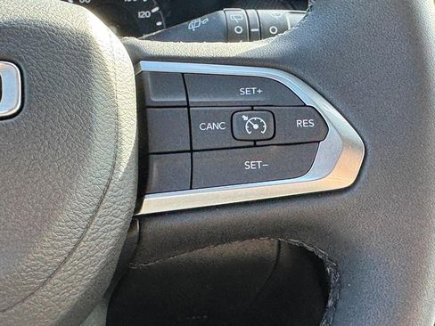 New 2026 Jeep Compass Latitude image 11