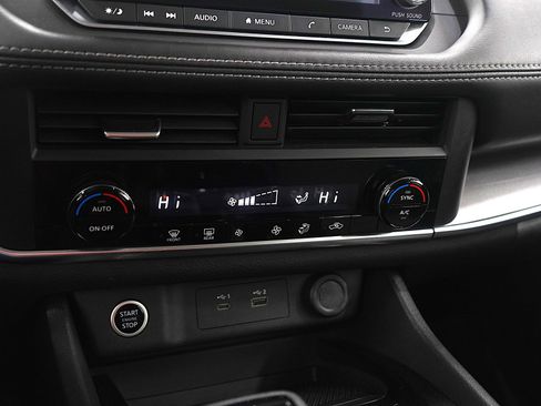 Used 2023 Nissan Rogue SV image 22